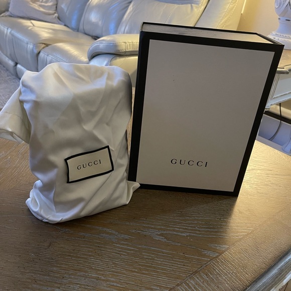 Gucci Handbag! - Picture 6 of 7